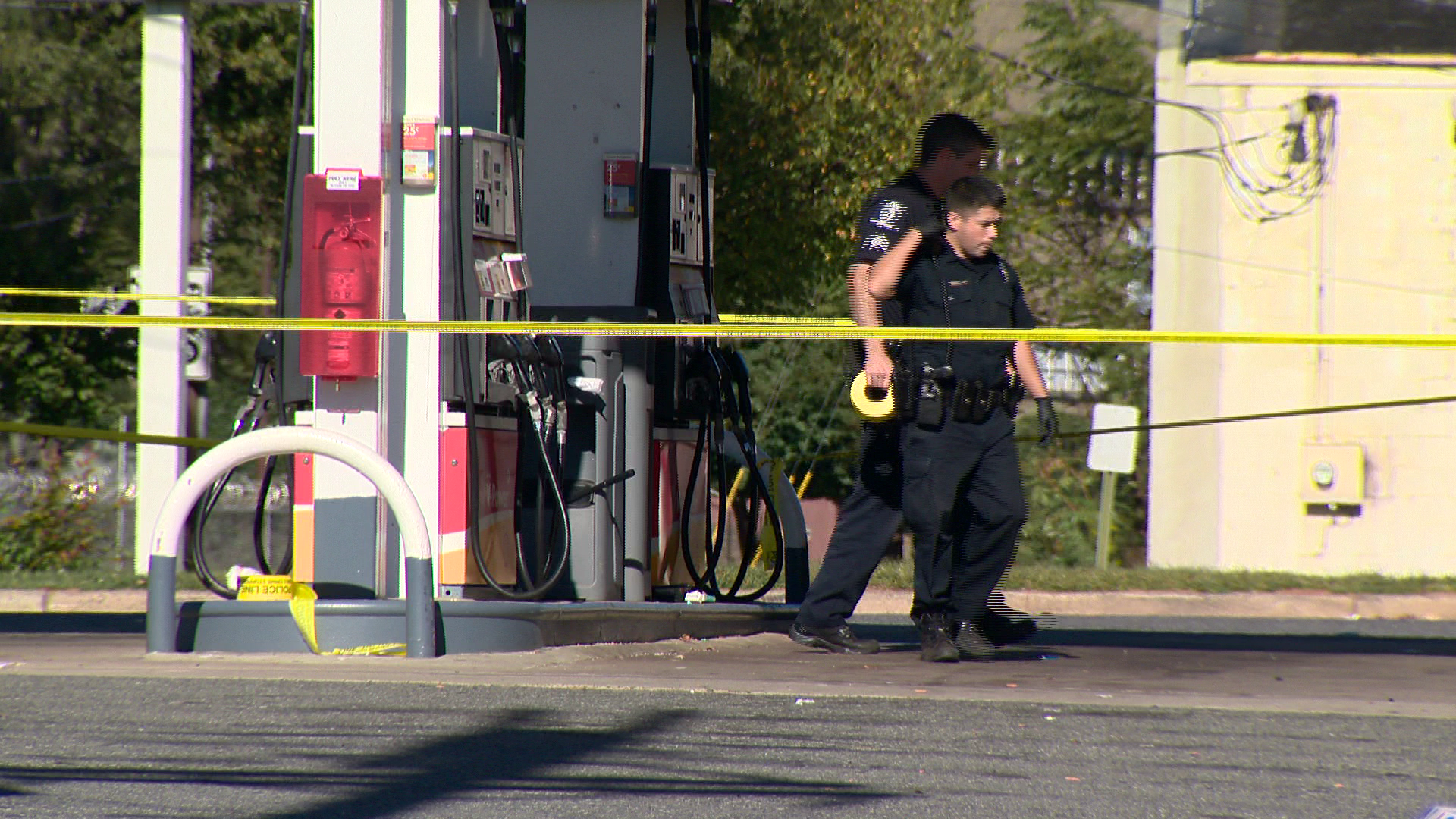 Police Man shot in neck at Charlotte gas station