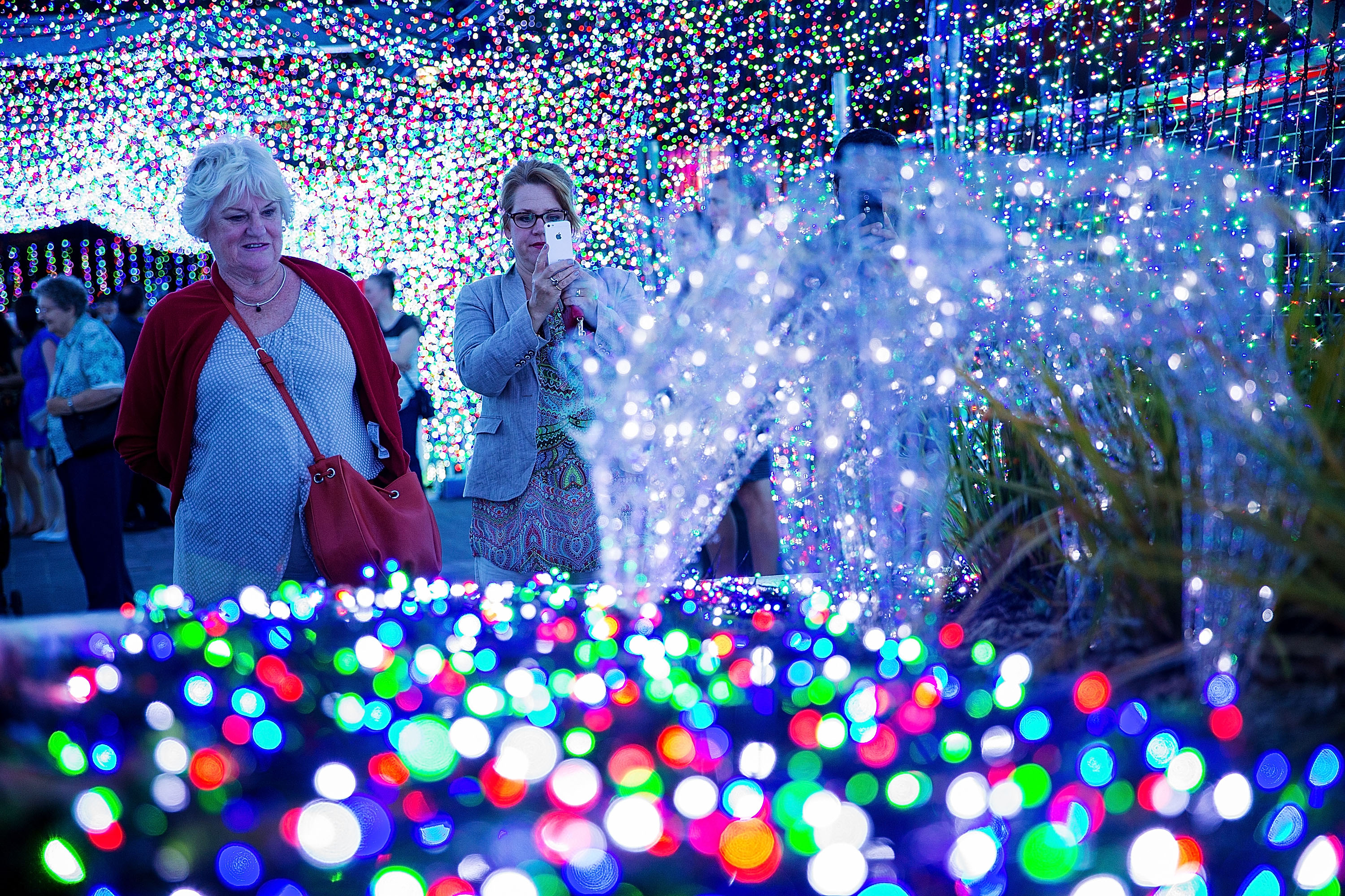 Dad breaks world record with giant Christmas light display