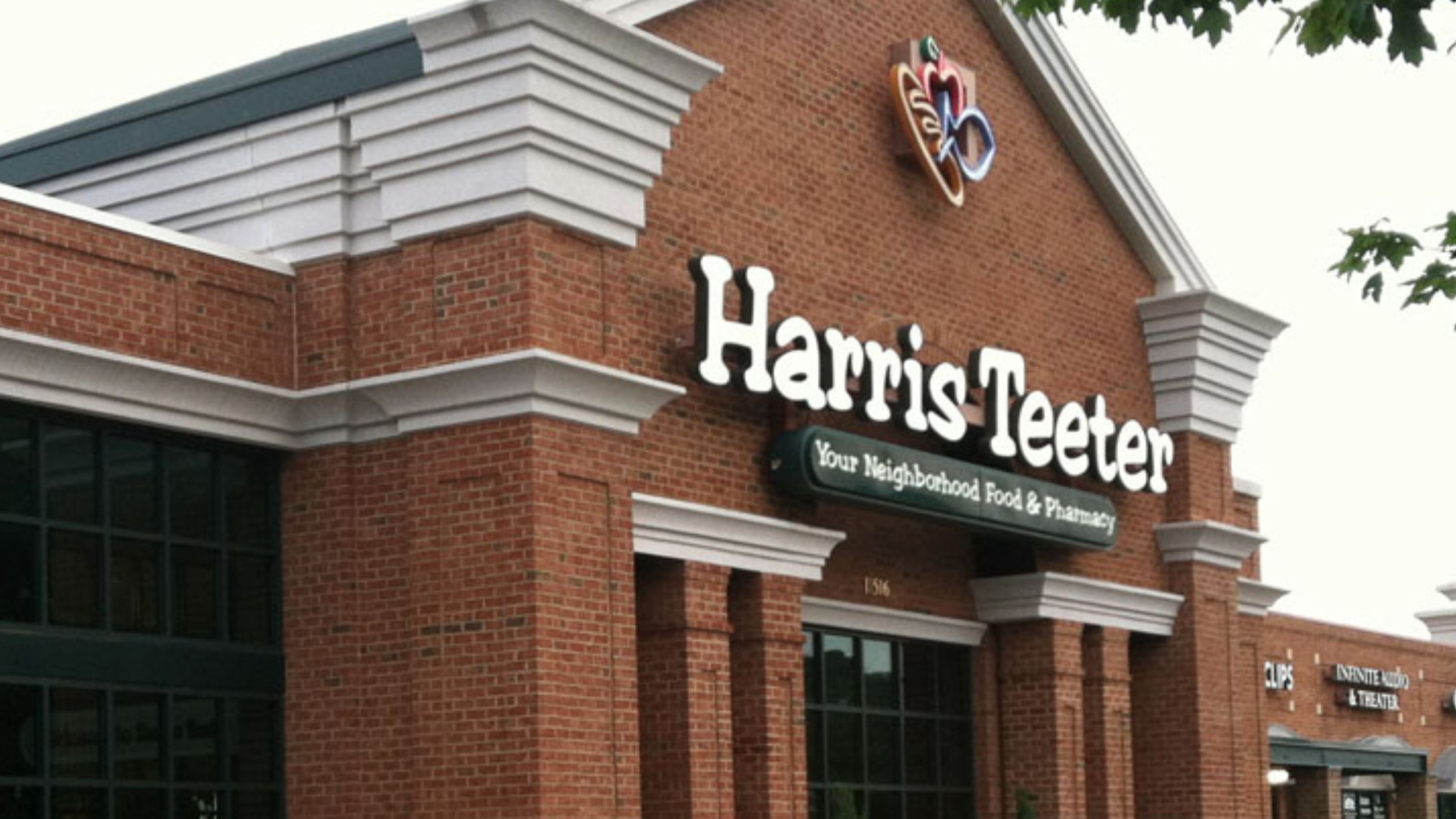 CMPD South Charlotte Harris Teeter robbed at gunpoint