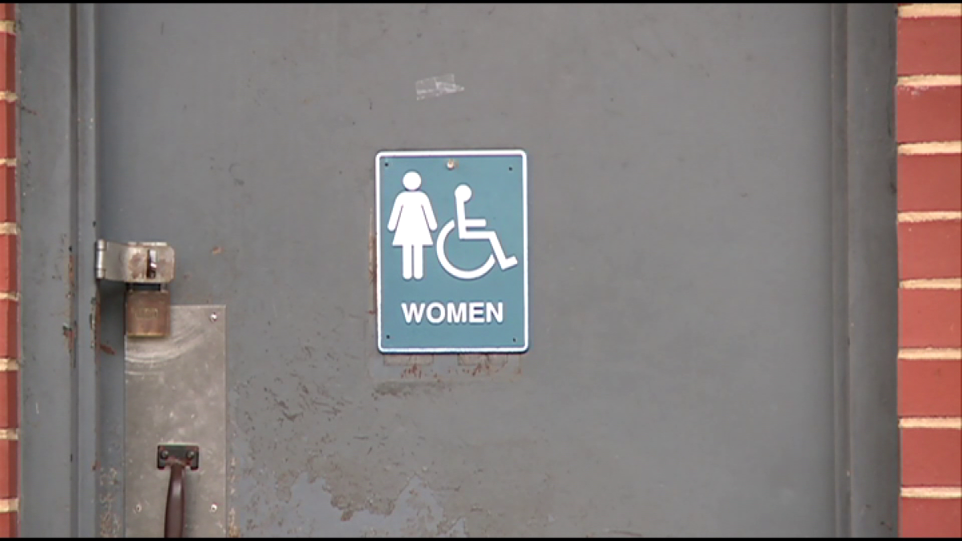 UNCC quietly adopts new transgender bathroom policy | wcnc.com
