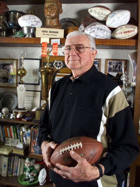 Philadelphia Eagles - Chuck Bednarik with his 1960 Championship