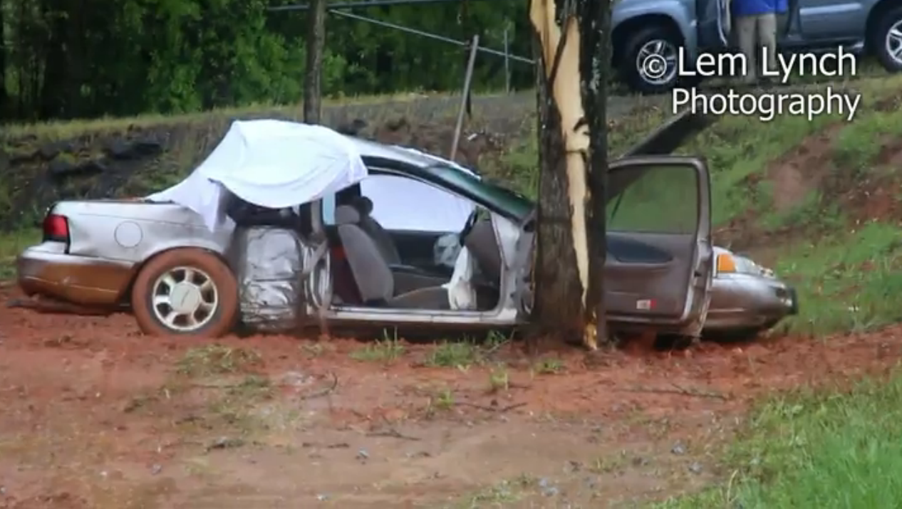 1 Dead, 2 Hospitalized After Car Hydroplanes, Strikes Tree | Wcnc.com