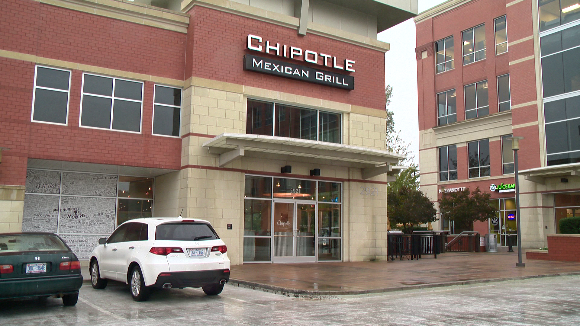Suspects at large in S. Charlotte Chipotle robbery