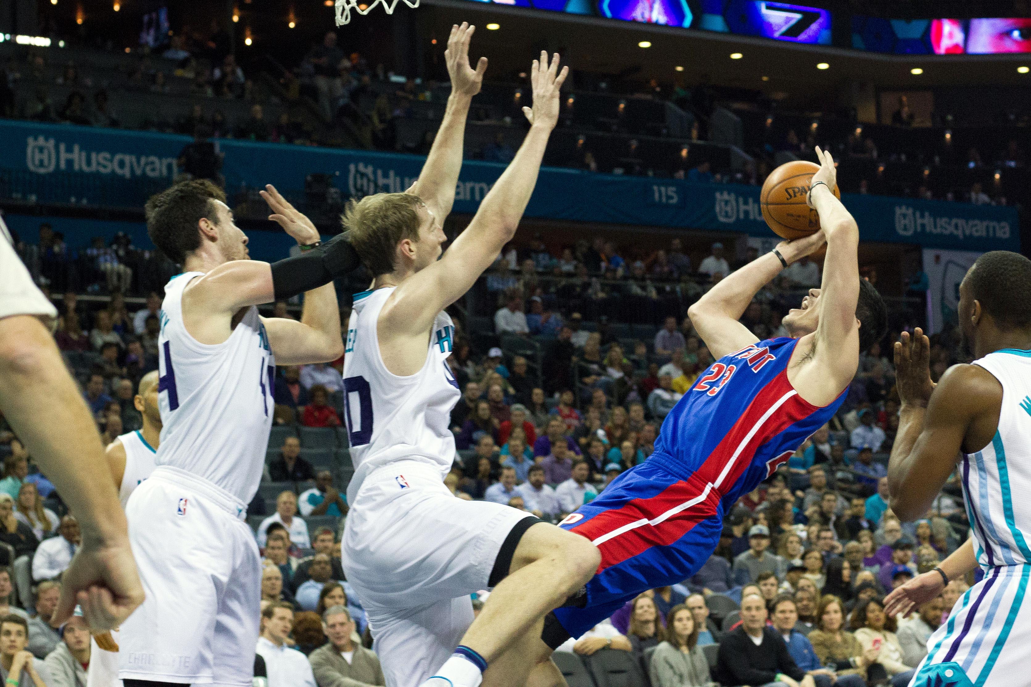 Zeller, snap Pistons' 4game win streak 10484