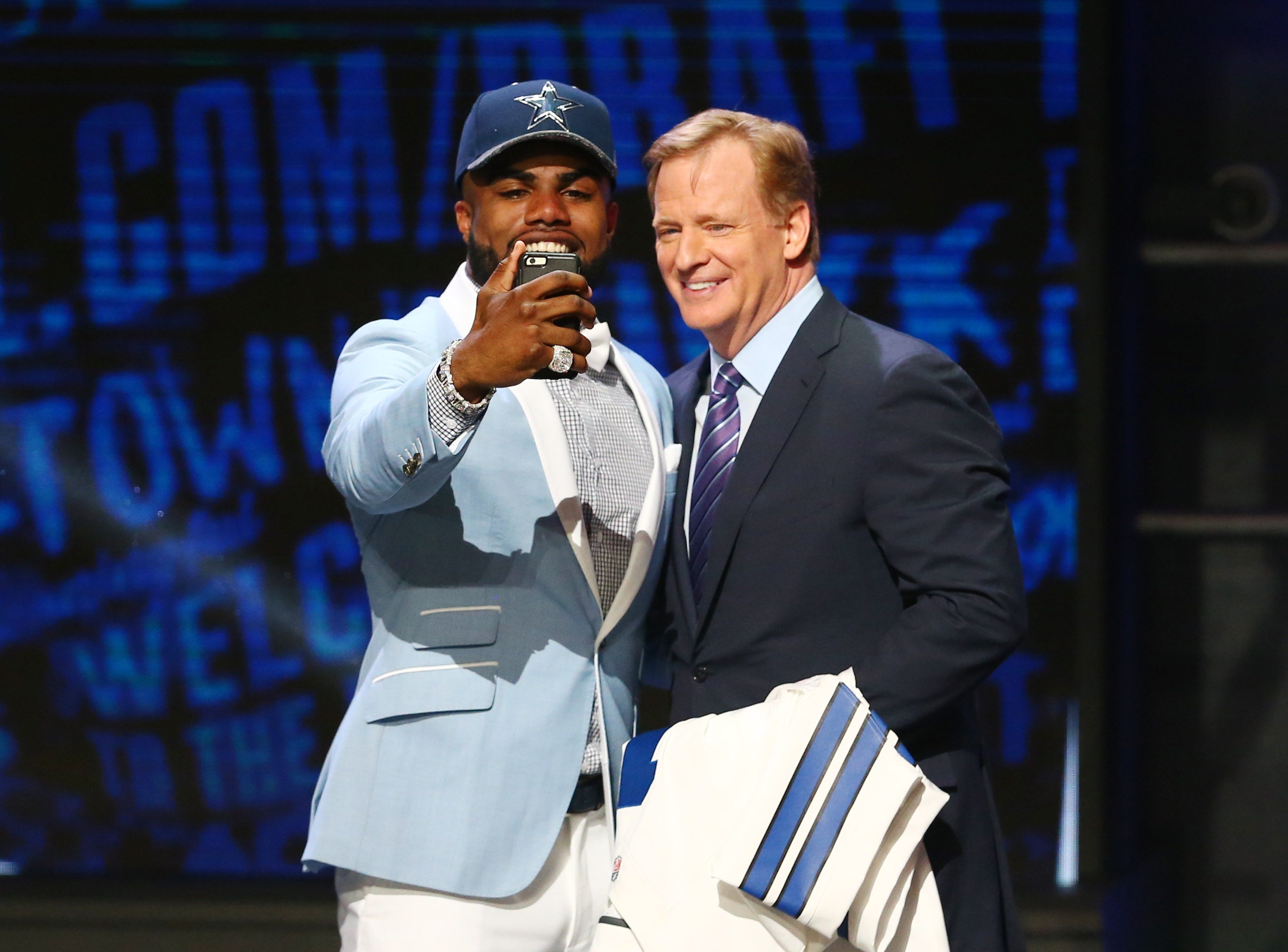 For The Win on X: Ezekiel Elliott turned his NFL draft suit into a crop  top   / X