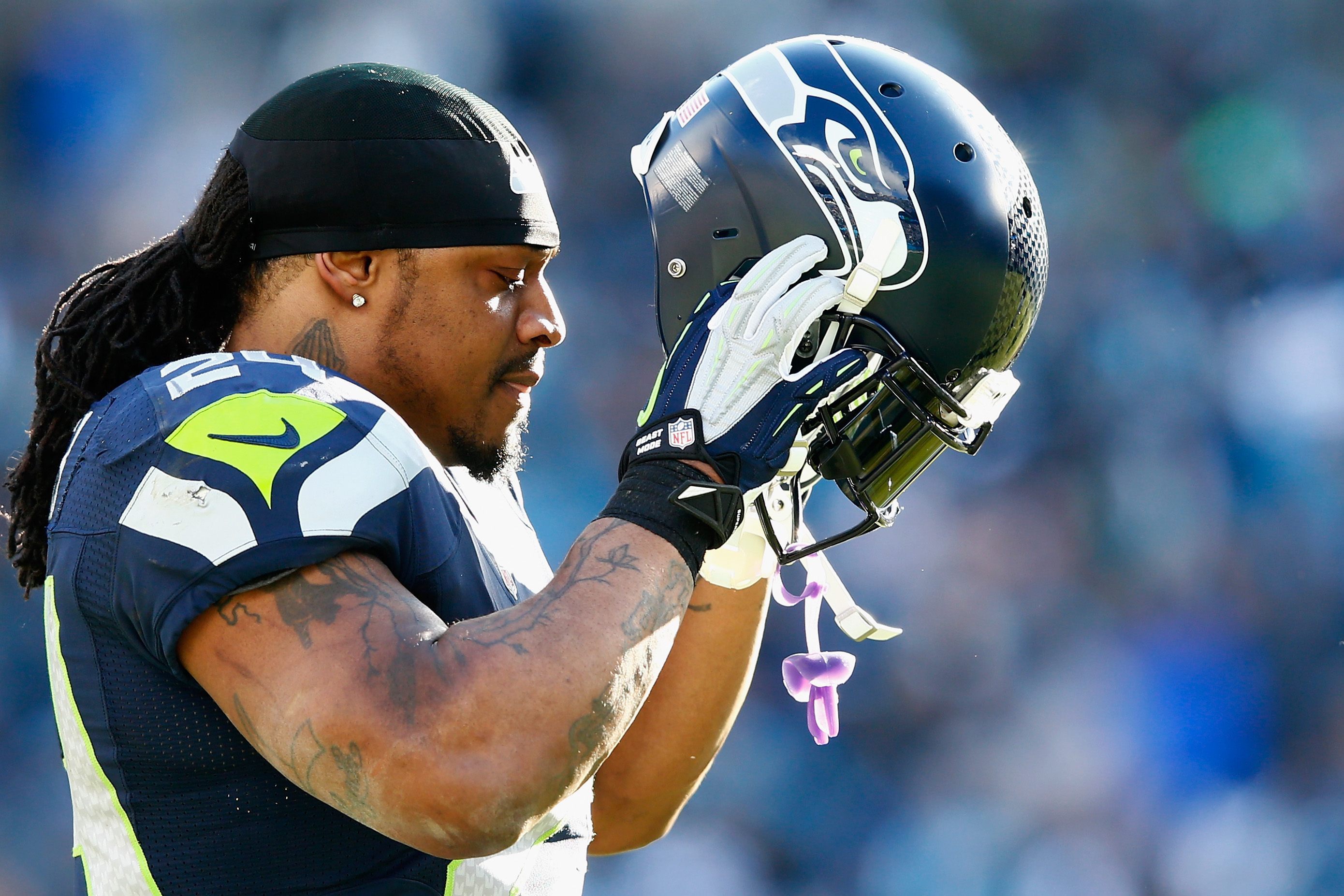 Beast Mode goes silent as Seattle puts Lynch on retirement list