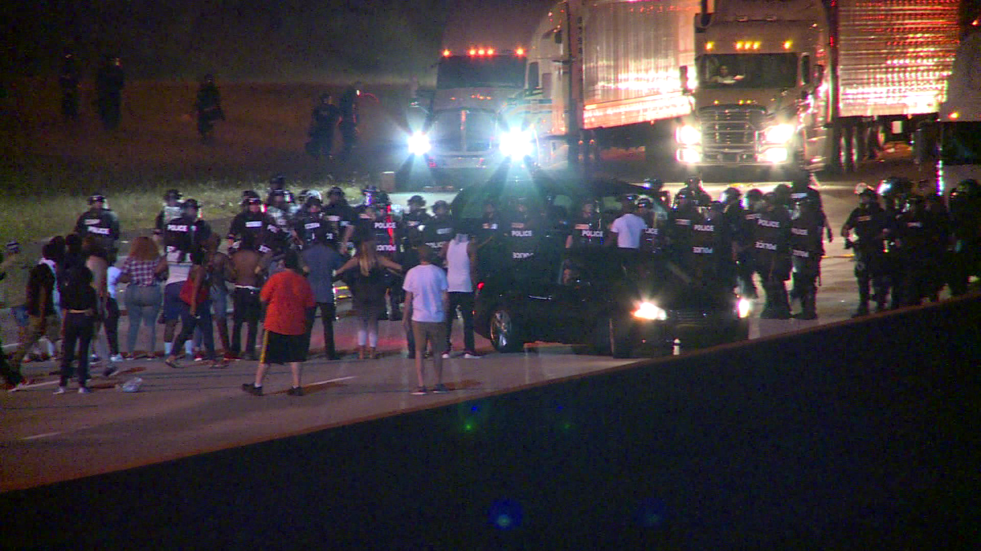 Protests erupt in Charlotte after police kill man; 12 officers hurt ...