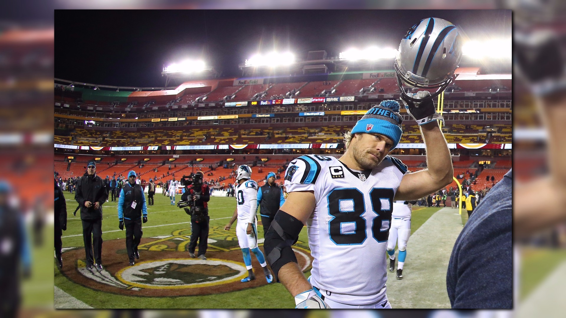 Carolina Panthers tight end Greg Olsen confirms broken right foot