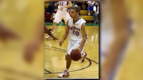 Steph Curry gets jersey retired at Charlotte high school