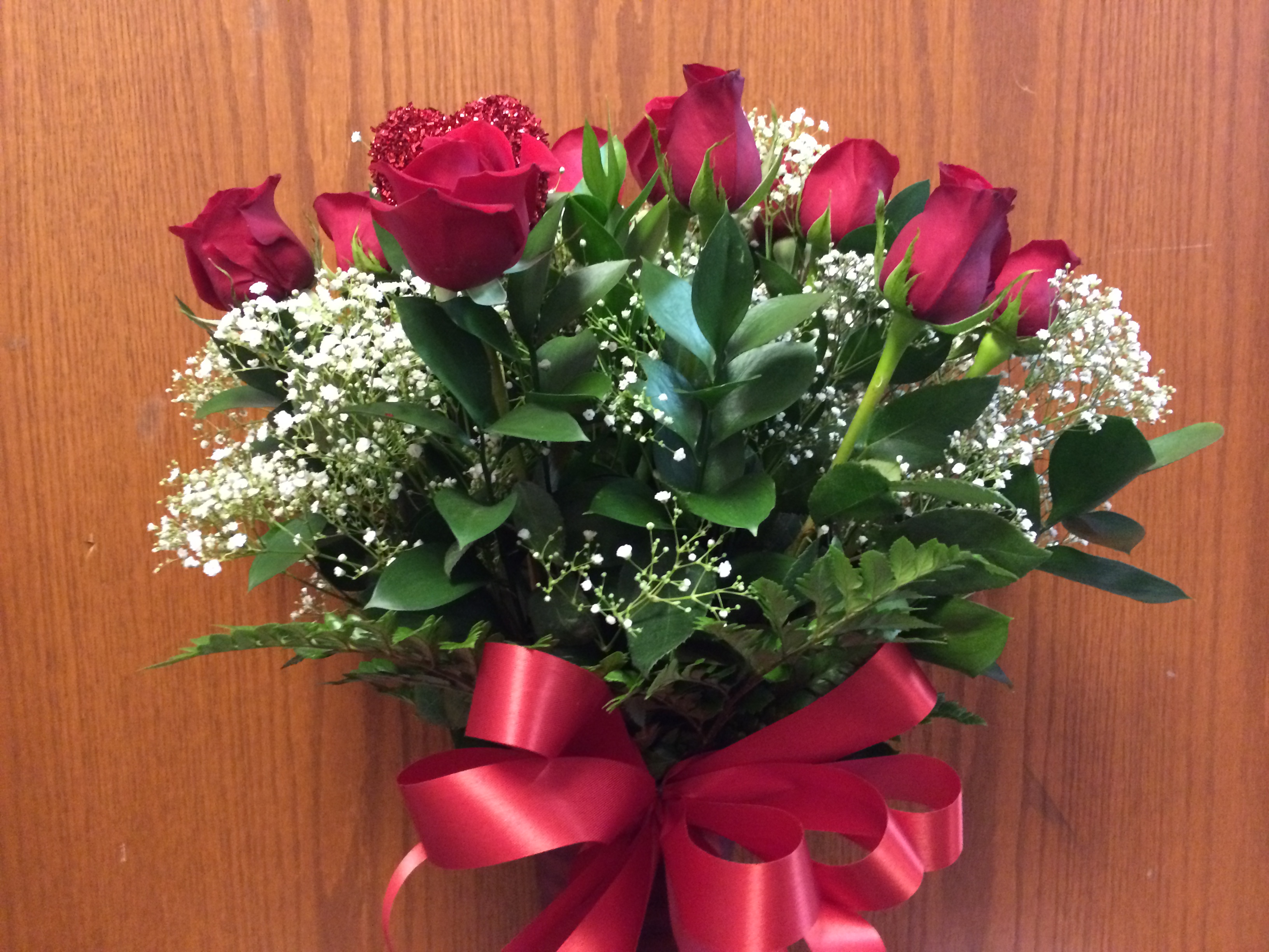 The best deal for a dozen red roses | wcnc.com